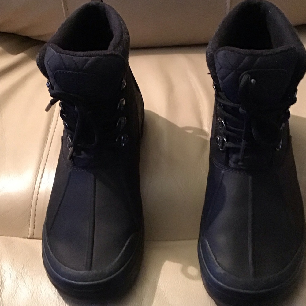 Keen Women’s Boots size 9